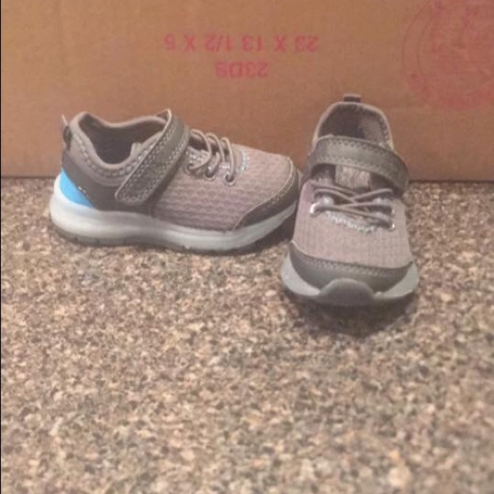 Toddler tennis shoes